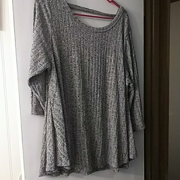 Grey and black sweater - Picture 1 of 3